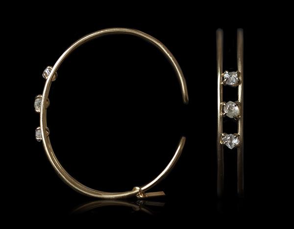 2.35 ct. - Naturlige Hvidlige Rå Diamanter i Håndlavet 14 kt. Guldarmbånd (11,2 gr.)