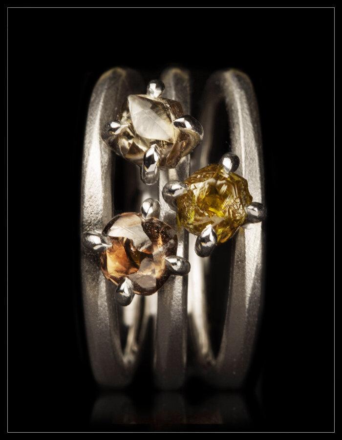 Three-in-one White Gold Ring with Intense Rough Diamonds - <strong>2.56 ct.</strong>