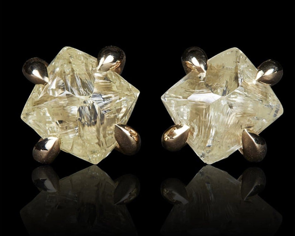 2.68 ct. - Naturlige Gule Oktaeder Rå Diamanter i Håndlavede 14 kt. Guld Øreringe