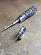 0.83 ct. - Uslebne Diamanter i Hvidguldsring