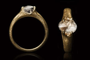 <strong>3.01 ct.</strong> Natural Whitish Rough diamond in 14K gold ring