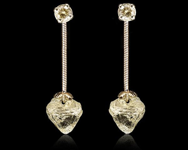 3.06 ct. - Naturlige Rå Diamanter &<br>0.30 ct. - Grønne Brillanter i 14 kt. Guld Øreringe