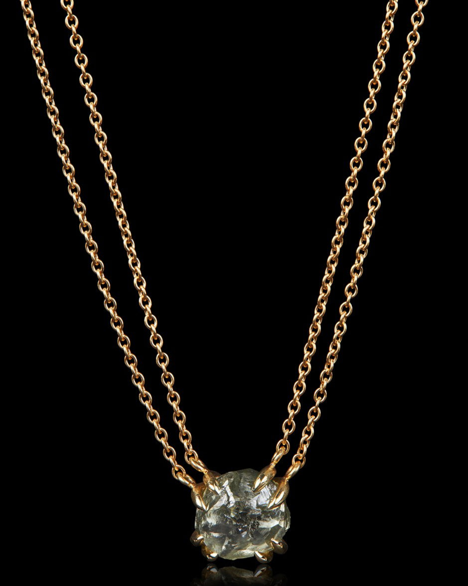 3.97 ct. - Naturlig Grønlig Rå Diamant i Håndlavet 18 kt. Dobbelt Guldhalskæde
