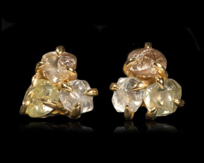 4.20 ct. - Naturlige Hvidlig, Gullig, Lys Brunlig Rå Diamanter i Håndlavet 14 kt. Guld Øreringe