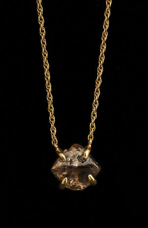 <strong>4.41 ct.</strong> Natural Brownish Rough diamond in 18K gold necklace