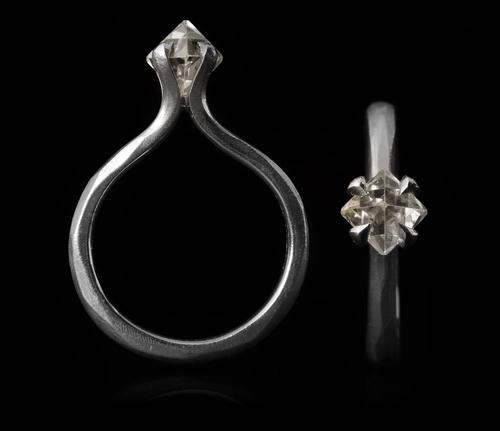 <strong>1.05 ct. Natural Octahedron Rough diamonds 14K in white gold ring</strong>