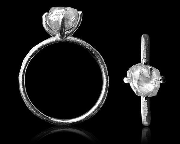 2.52 ct. - Naturlig Hvid Rå Diamant i Håndlavet 14 kt. Hvidguldsring
