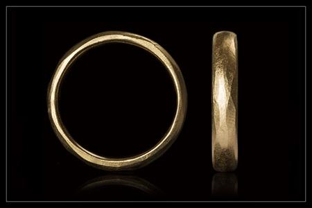 Handcrafted Broad Gold Wedding Band - 5,5 mm